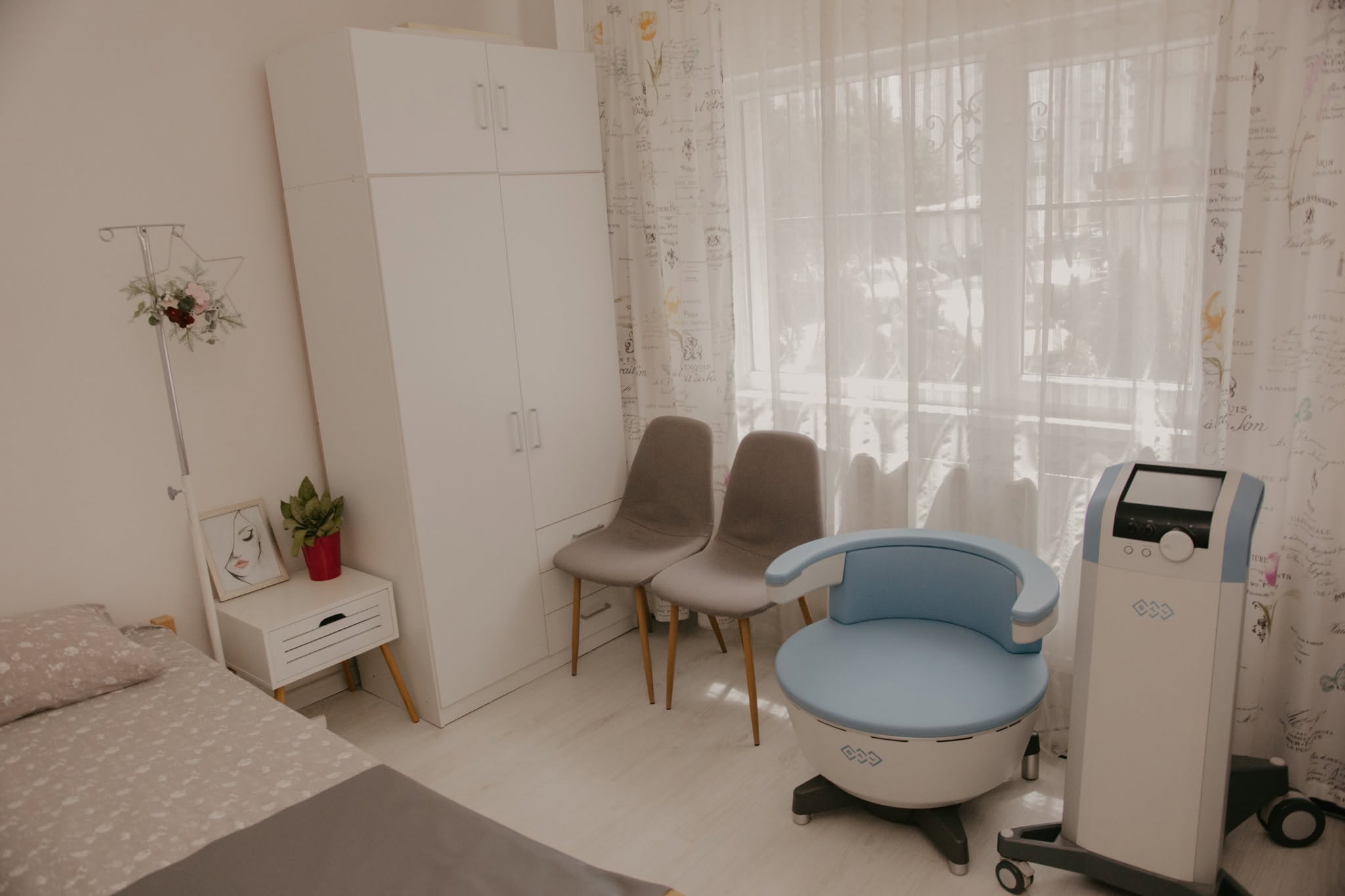 Sala de așteptare a cabinetului de ginecologie din Năvodari