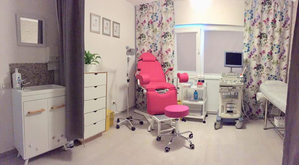 Sala de consultații cu ecograful, cabinetul de ginecologie din Năvodari
